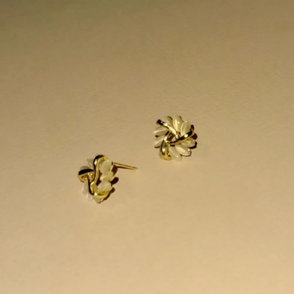 Leaf stud earrings N971